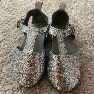 Toddler girls size 7 silver glitter shoes